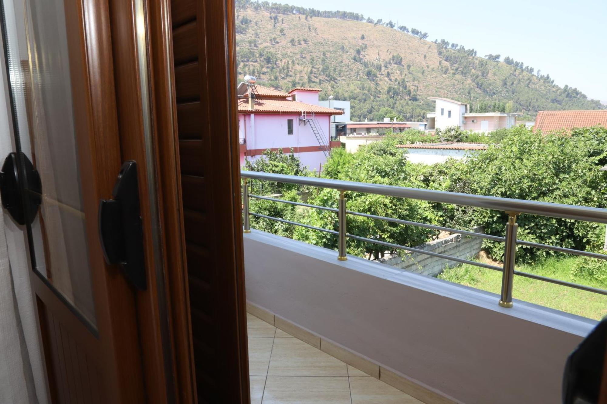Villa Fjorentin เบราท ภายนอก รูปภาพ
