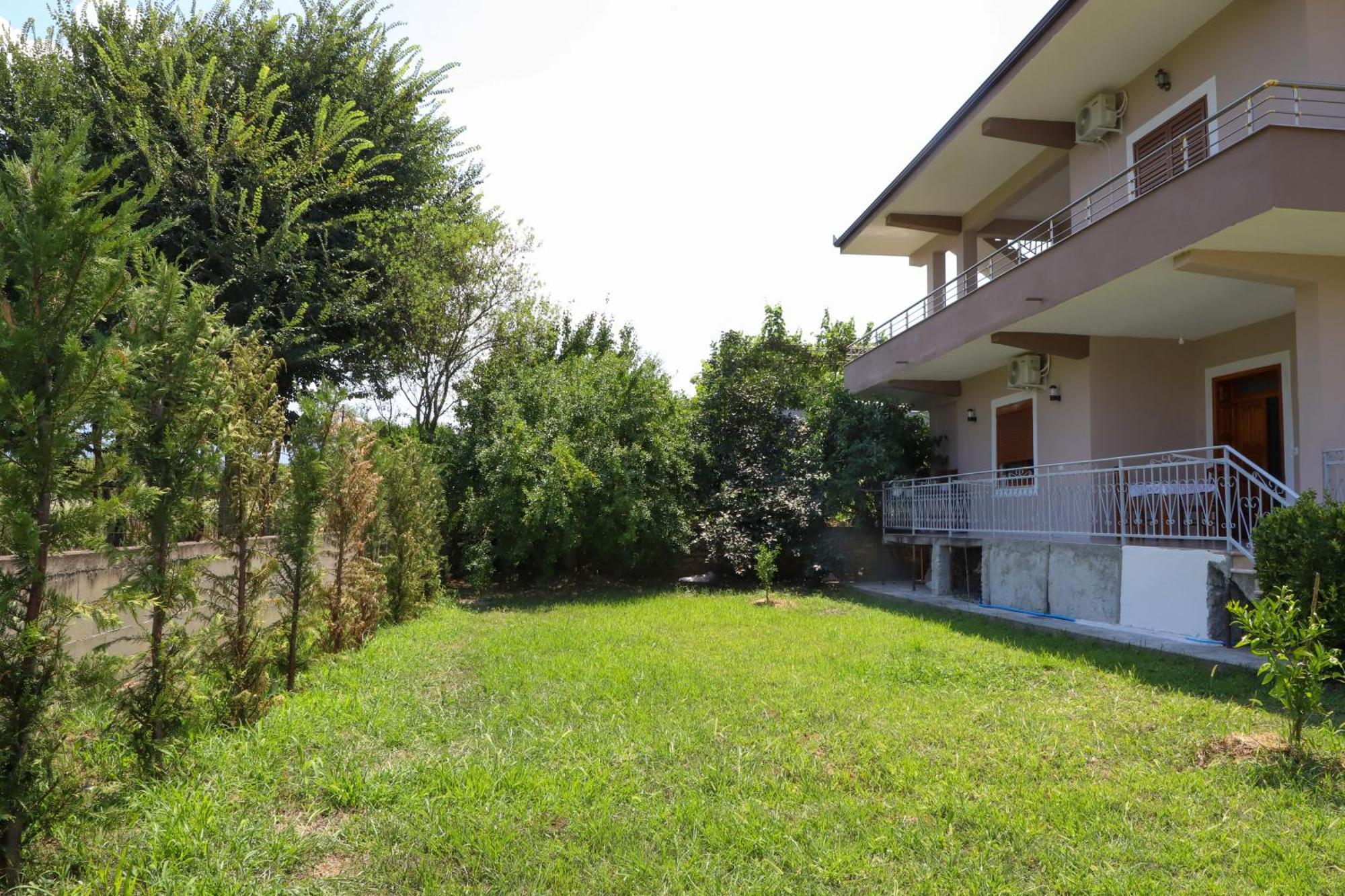 Villa Fjorentin เบราท ภายนอก รูปภาพ
