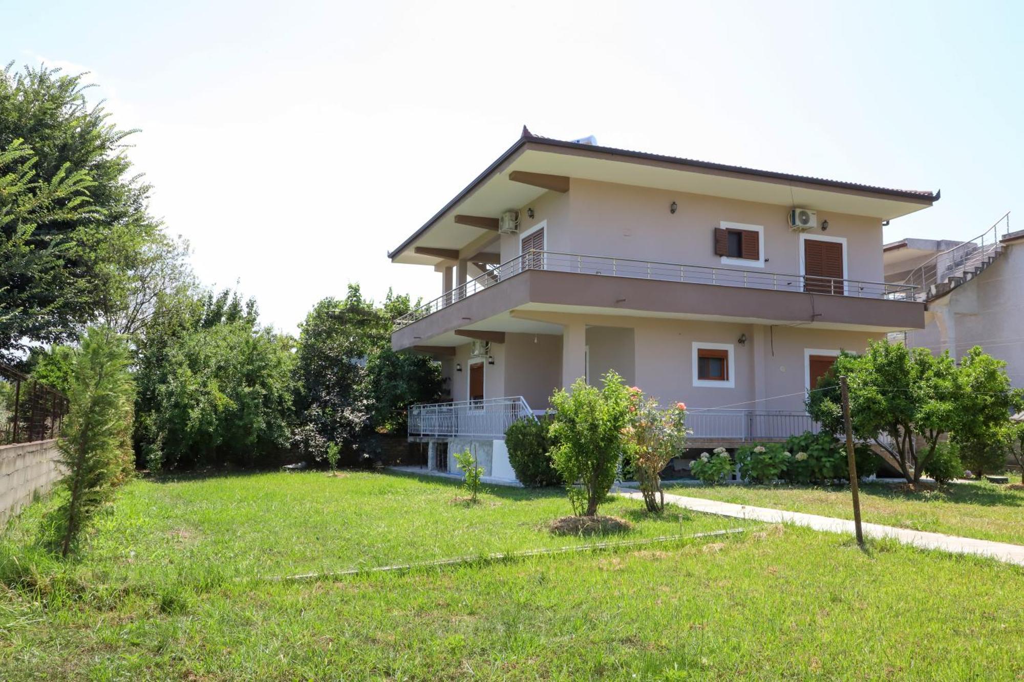 Villa Fjorentin เบราท ภายนอก รูปภาพ